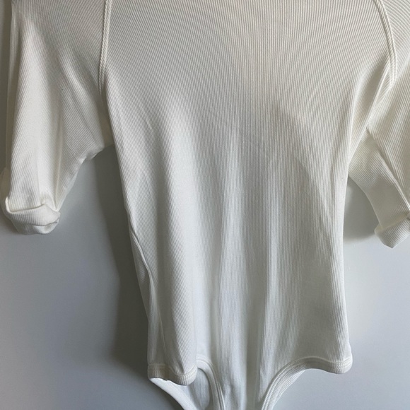 line by K 100% cotton soft white open back bodysuit never worn size small - Picture 4 of 5
